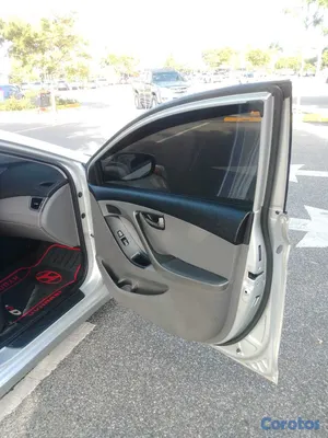 2016 Hyundai Elantra — foto 14 / 18