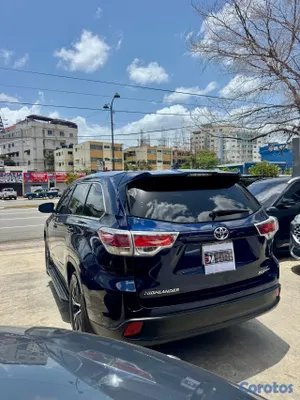 2016 Toyota Highlander — foto 8 / 13