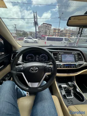 2016 Toyota Highlander — foto 10 / 13