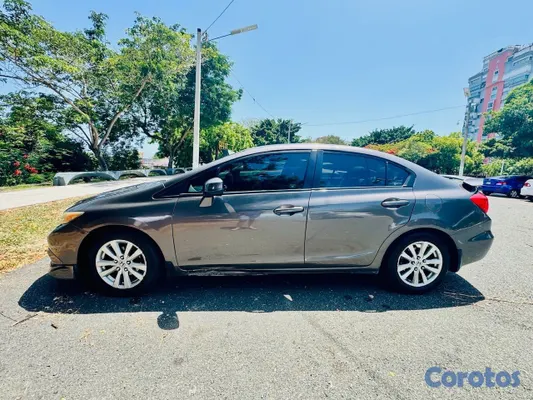 2012 Honda Civic — foto 7 / 19