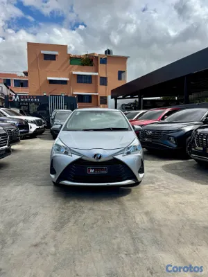 2018 Toyota Vitz — foto 2 / 14