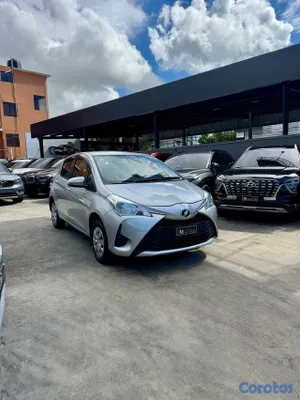 2018 Toyota Vitz — foto 3 / 14
