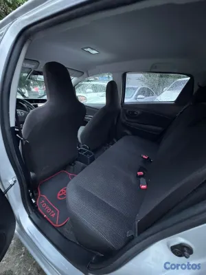 2018 Toyota Vitz — foto 5 / 14