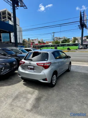2018 Toyota Vitz — foto 7 / 14