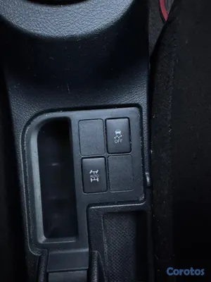 2018 Toyota Vitz — foto 12 / 14