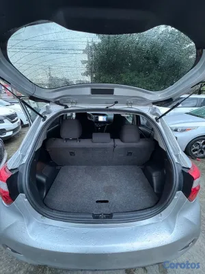 2018 Toyota Vitz — foto 13 / 14