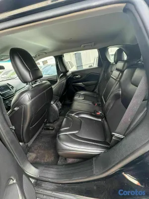 2019 Jeep Cherokee — foto 7 / 9