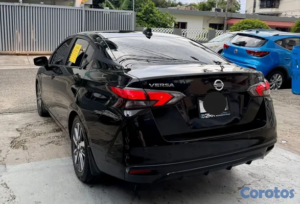 2020 Nissan Versa — foto 3 / 10