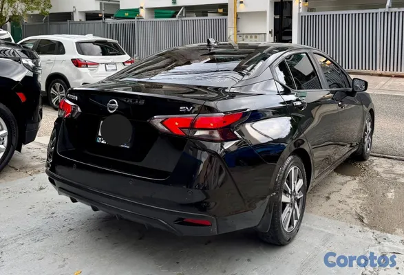 2020 Nissan Versa — foto 5 / 10