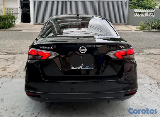 2020 Nissan Versa — foto 6 / 10
