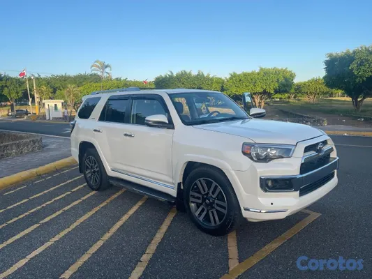 2019 Toyota 4 Runner — foto 2 / 4