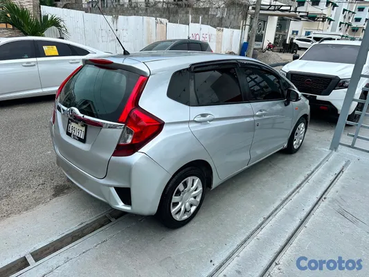 2015 Honda Fit — foto 2 / 9