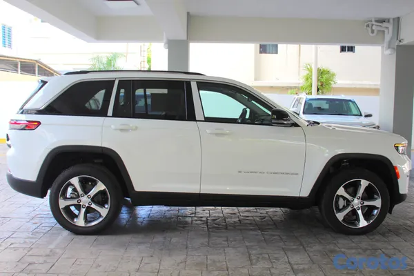 2026 Jeep Cherokee — foto 12 / 12