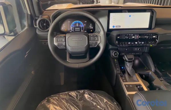 2027 Toyota Land Cruiser Prado — foto 7 / 12