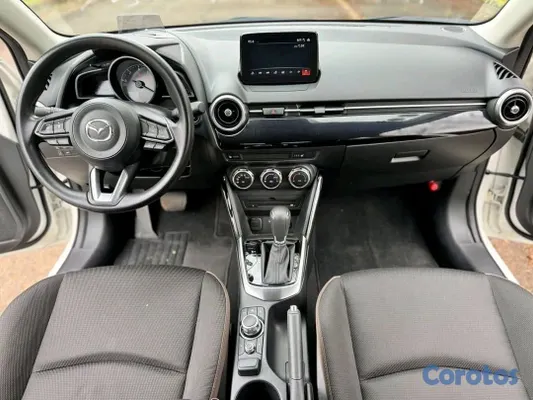 2021 Mazda 2 — foto 7 / 9
