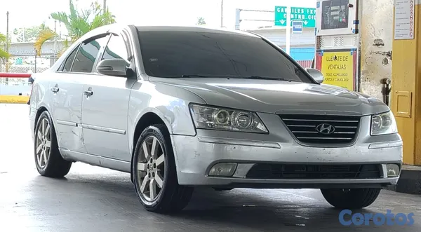 2010 Hyundai Sonata — foto 2 / 4