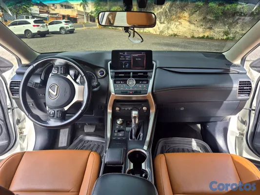 2020 Lexus NX — foto 12 / 19