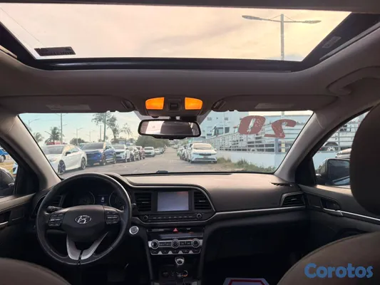2020 Hyundai Elantra — foto 2 / 8