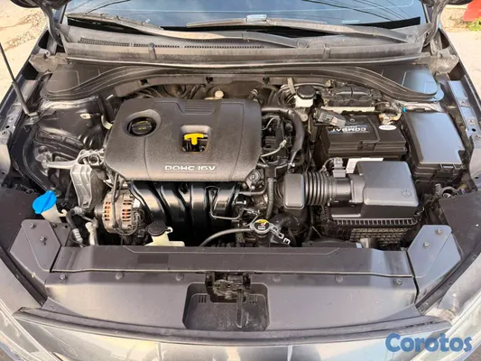 2020 Hyundai Elantra — foto 4 / 8