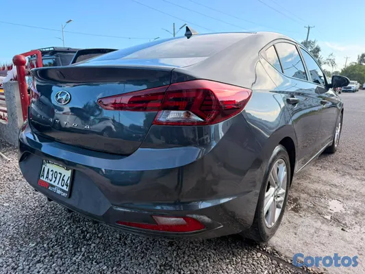 2020 Hyundai Elantra — foto 7 / 8
