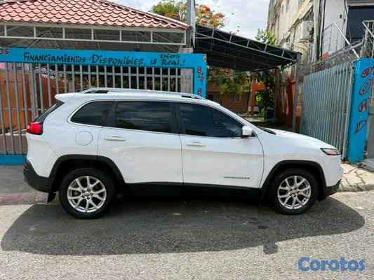 2017 Jeep Cherokee Latitude — foto 12 / 14