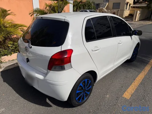 2009 Toyota Vitz — foto 2 / 14