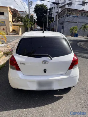 2009 Toyota Vitz — foto 3 / 14