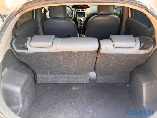 2009 Toyota Vitz — foto 4 / 14