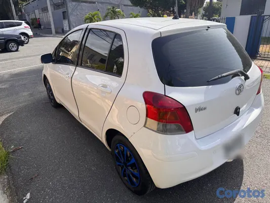2009 Toyota Vitz — foto 5 / 14
