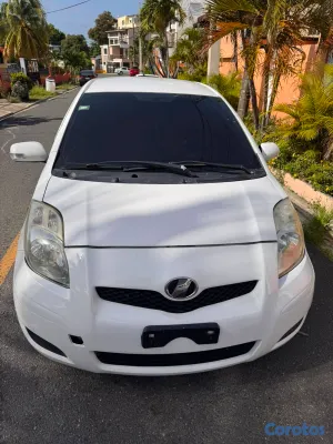 2009 Toyota Vitz — foto 6 / 14