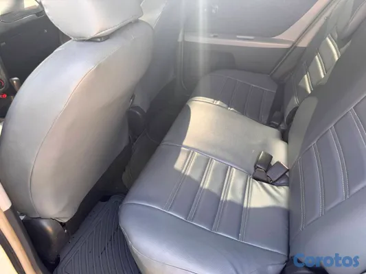 2009 Toyota Vitz — foto 10 / 14