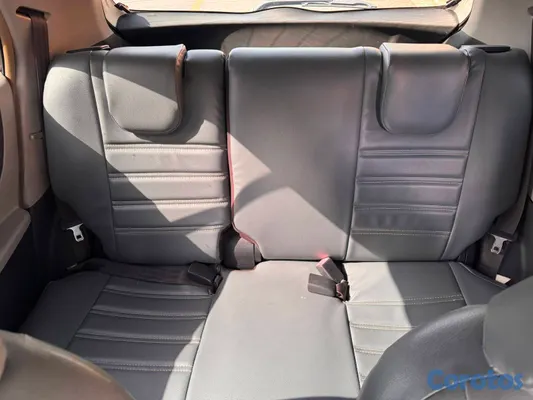 2009 Toyota Vitz — foto 12 / 14
