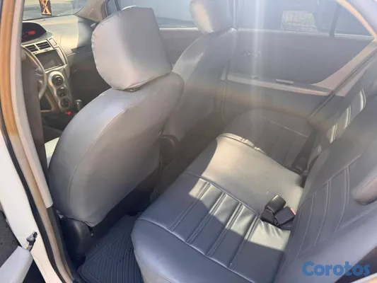 2009 Toyota Vitz — foto 14 / 14