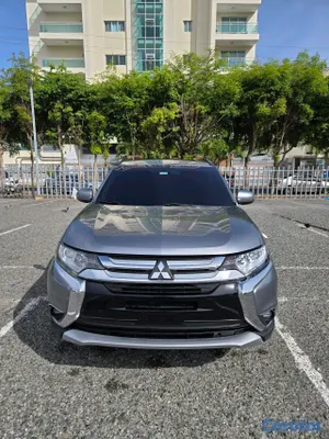 2016 Mitsubishi Outlander — foto 2 / 11