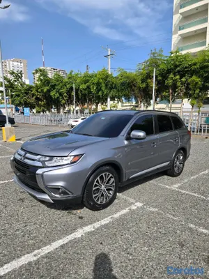 2016 Mitsubishi Outlander — foto 3 / 11