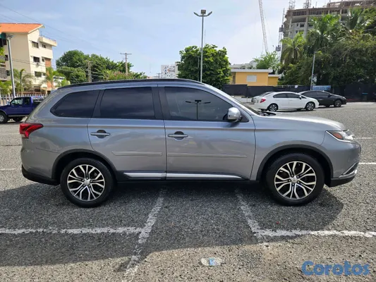 2016 Mitsubishi Outlander — foto 4 / 11