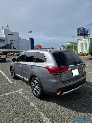 2016 Mitsubishi Outlander — foto 7 / 11
