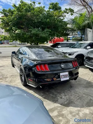 2015 Ford Mustang — foto 8 / 13