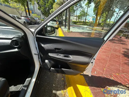 2021 Nissan Kicks — foto 8 / 10