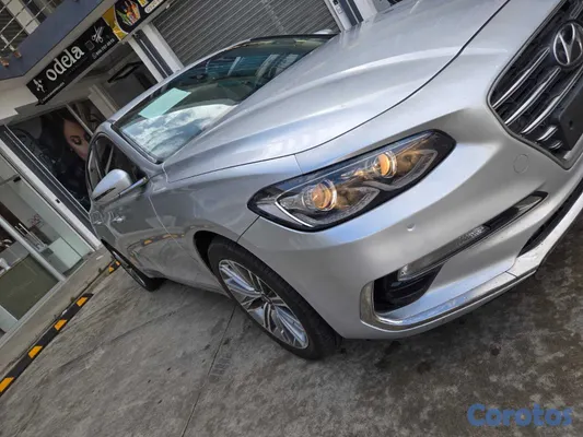 2018 Hyundai Grandeur — foto 8 / 12