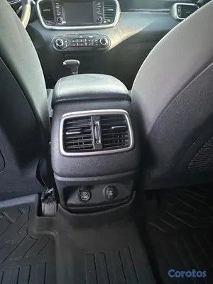 2020 Kia Sorento — foto 10 / 12
