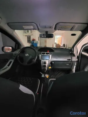 2009 Toyota Vitz — foto 10 / 10
