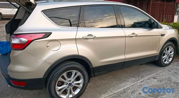 2017 Ford Escape — foto 5 / 6