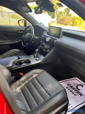 2021 Lexus Is — foto 6 / 9