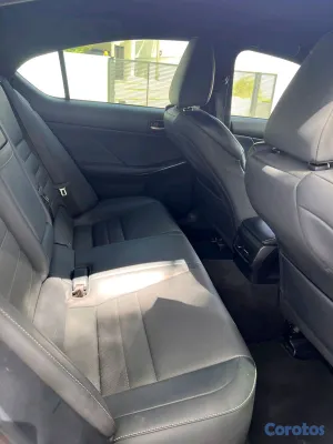 2021 Lexus Is — foto 7 / 9