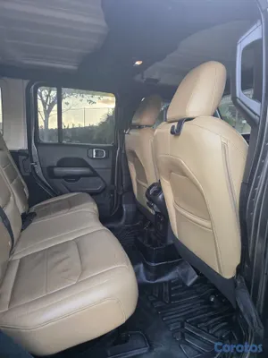 2018 Jeep Sahara — foto 2 / 15