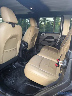 2018 Jeep Sahara — foto 12 / 15