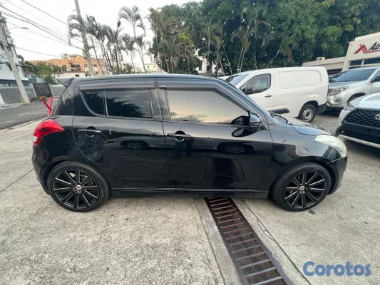 2012 Suzuki Swift — foto 2 / 7
