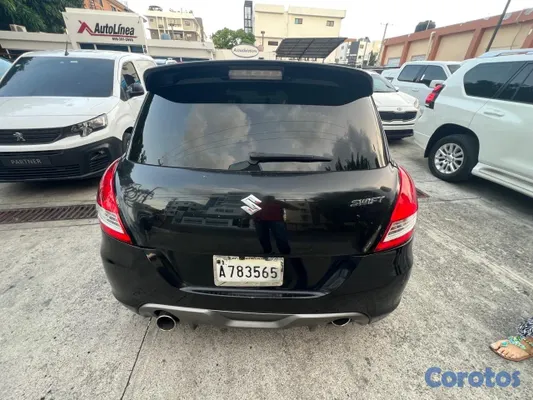 2012 Suzuki Swift — foto 4 / 7