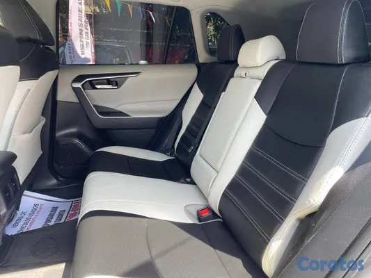 2025 Toyota Rav-4 — foto 8 / 10